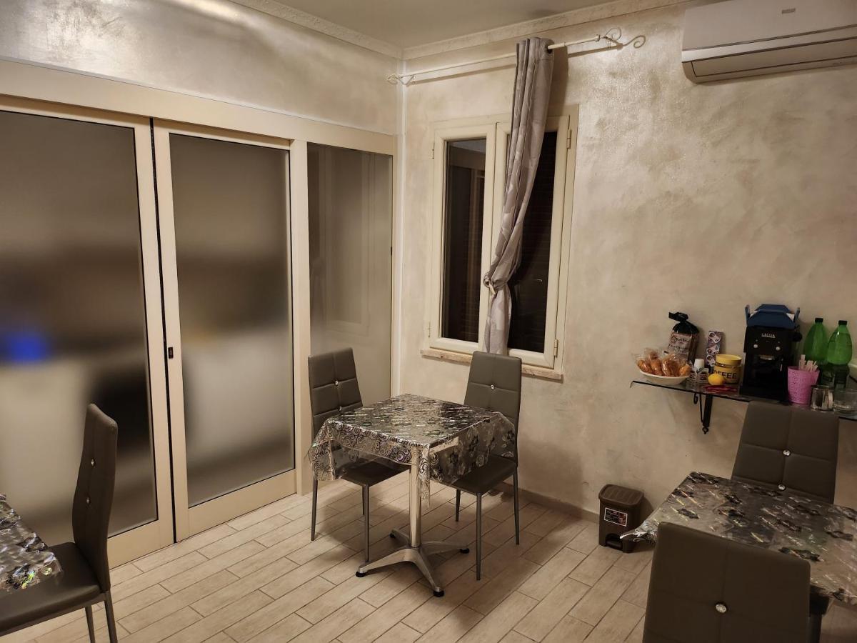 Rosilienza Suites Private Spa, Patio Garden Free Trasfer To & From Airport Fiumicino Eksteriør billede